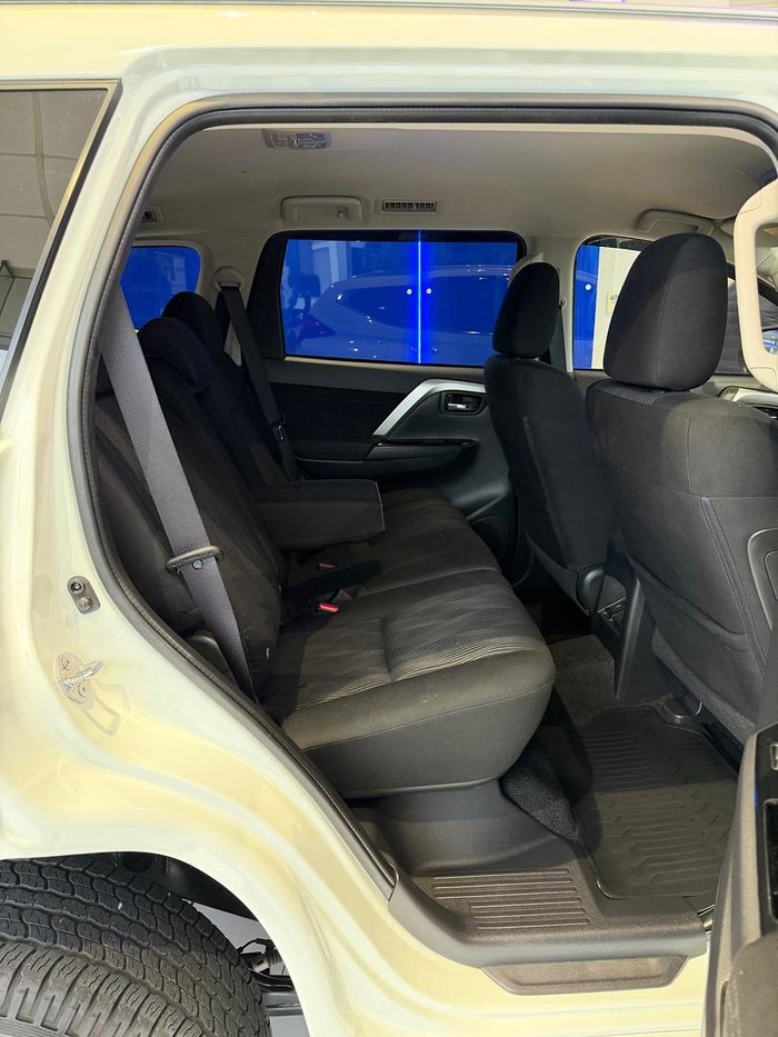 2024 Mitsubishi Pajero Sport GLX