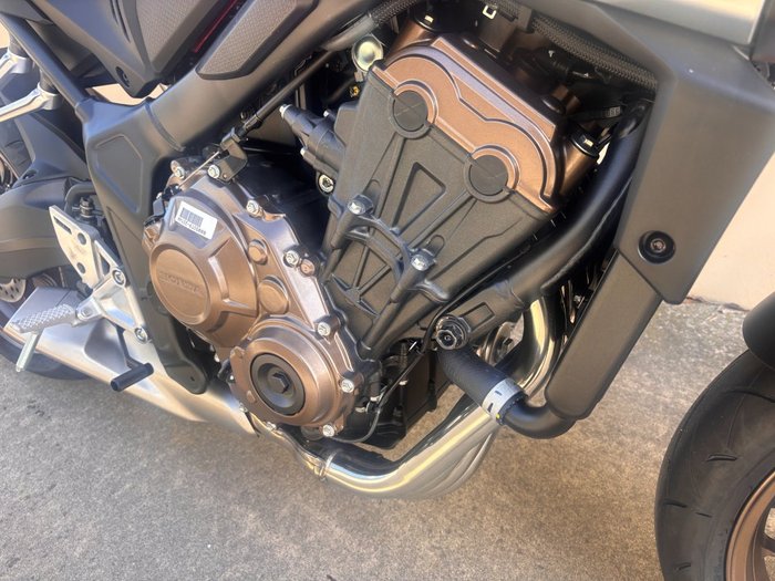 2025 Honda CB650R EXTREME RED