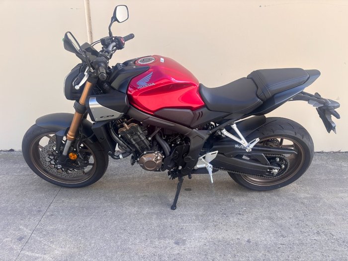 2025 Honda CB650R EXTREME RED