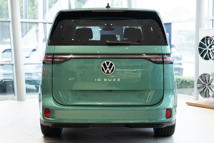 2025 Volkswagen ID. Buzz Pro BEV560