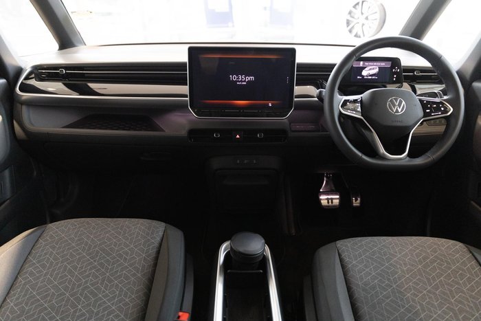 2025 Volkswagen ID. Buzz Pro BEV560