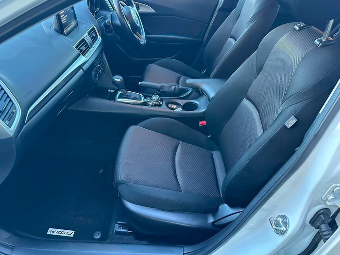 2018 Mazda 3 Neo Sport