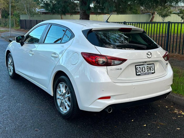 2018 Mazda 3 Neo Sport
