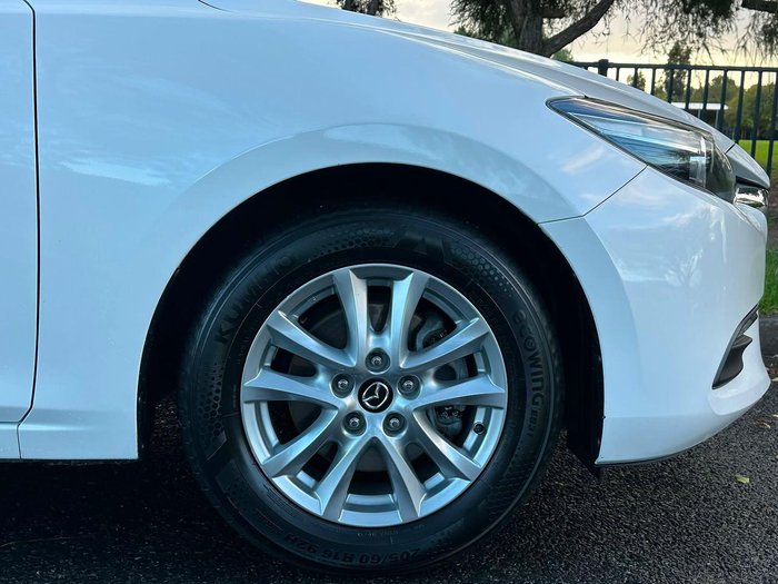 2018 Mazda 3 Neo Sport