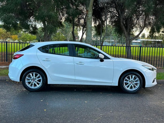 2018 Mazda 3 Neo Sport