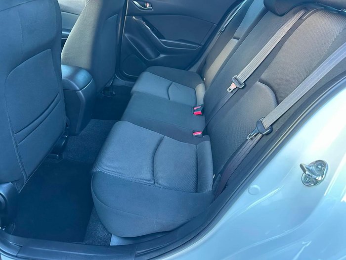 2018 Mazda 3 Neo Sport