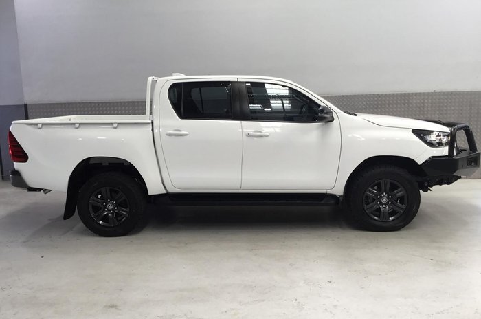 2023 Toyota Hilux SR