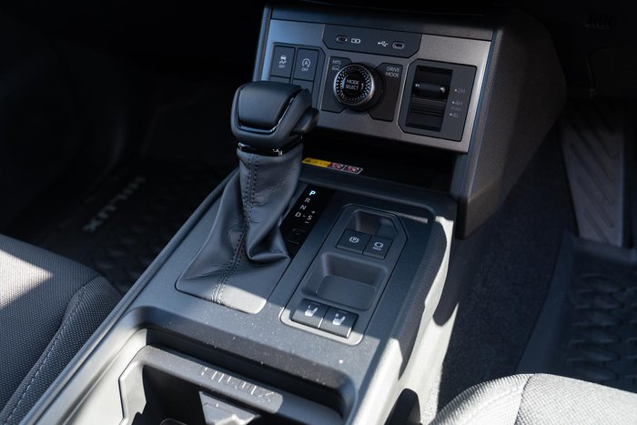 2026 Toyota Hilux SR5 48V