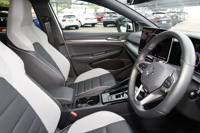 2025 Volkswagen Golf 110TSI R-Line