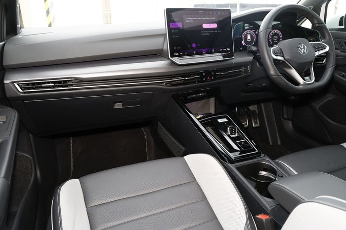 2025 Volkswagen Golf 110TSI R-Line