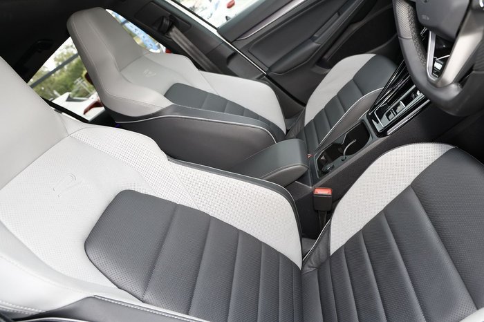 2025 Volkswagen Golf 110TSI R-Line