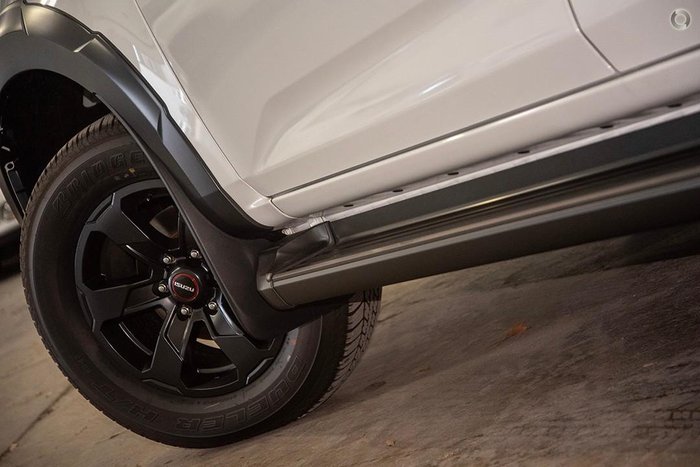 2025 Isuzu D-MAX X-TERRAIN MY25.5 4X4 Dual Range Moonstone White Pearl