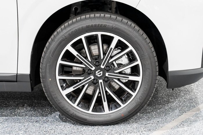 2026 Leapmotor B10 Design LR