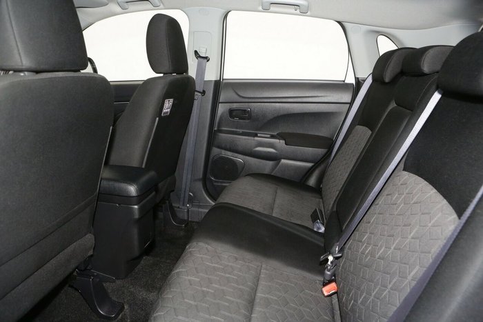 2024 Mitsubishi ASX ES