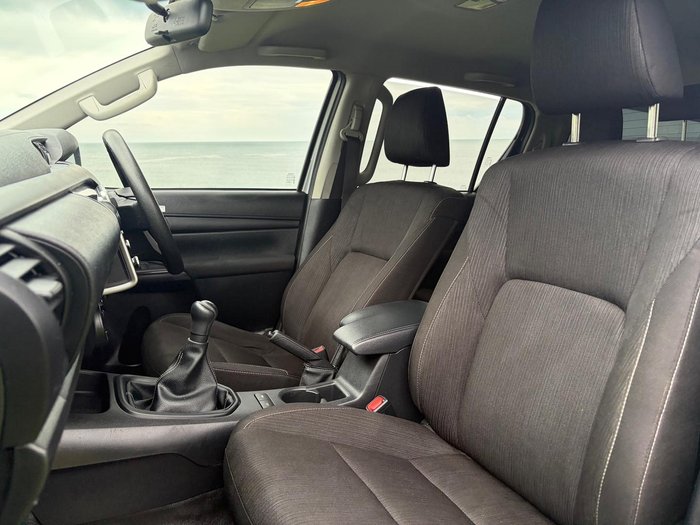 2022 Toyota Hilux SR