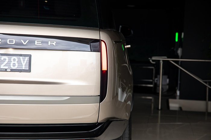 2025 Land Rover Range Rover D350 HSE