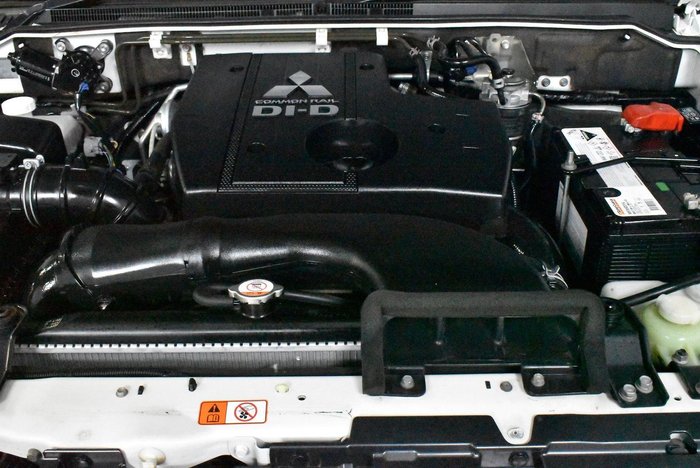 2020 Mitsubishi Pajero GLS