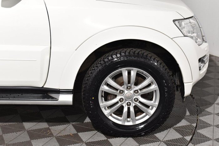 2020 Mitsubishi Pajero GLS