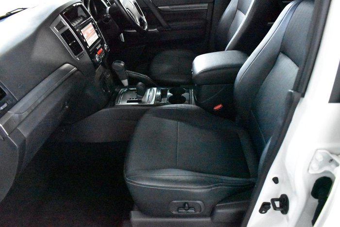 2020 Mitsubishi Pajero GLS