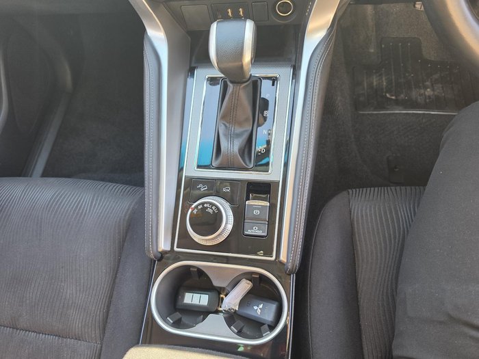 2022 Mitsubishi Pajero Sport GLX