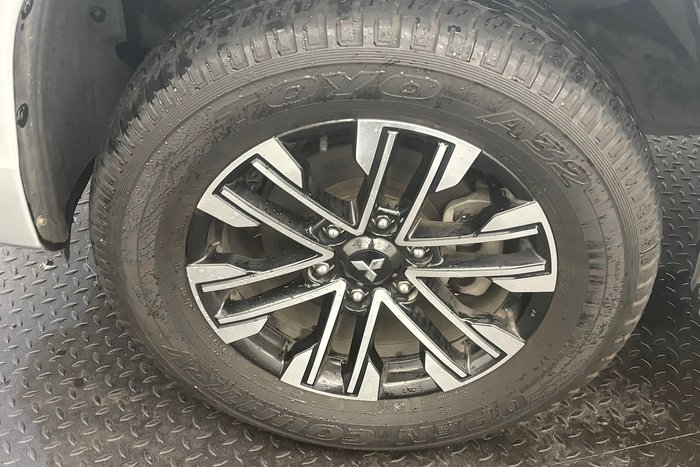 2021 Mitsubishi Pajero Sport GLS
