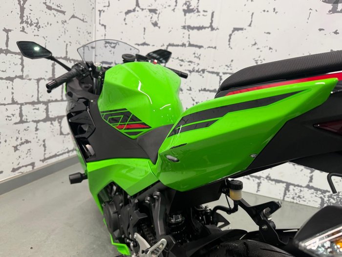 2024 Kawasaki Ninja 400 (EX400G) Ninja Green