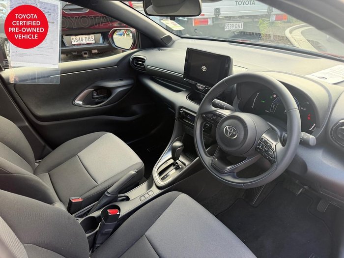 2025 Toyota Yaris SX Hybrid