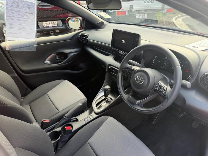 2025 Toyota Yaris SX Hybrid