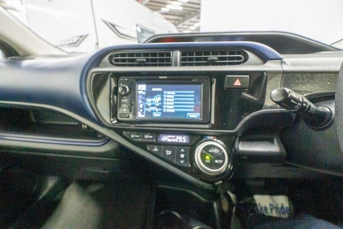 2016 Toyota Prius i-Tech