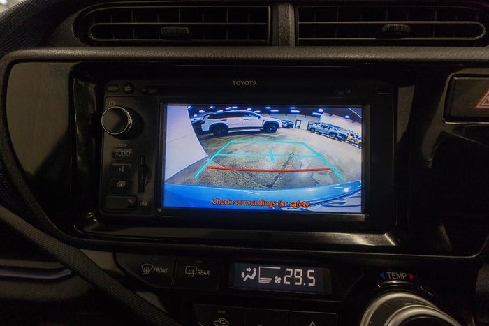 2016 Toyota Prius i-Tech