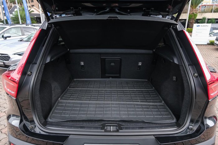 2022 Volvo XC40 Ultimate B5 Dark