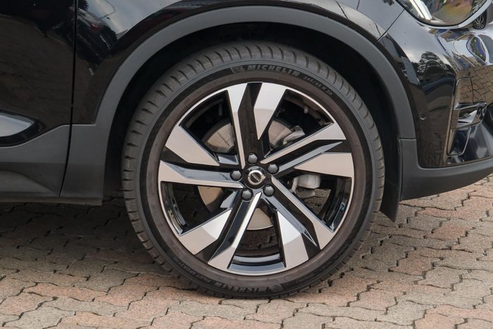 2022 Volvo XC40 Ultimate B5 Dark