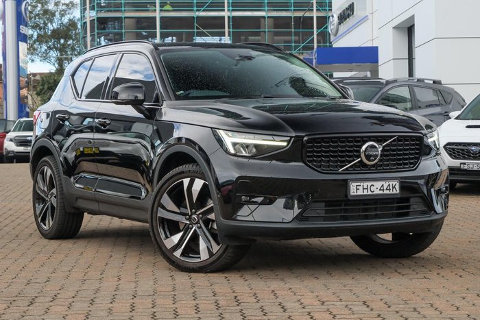 2022 Volvo XC40 Ultimate B5 Dark