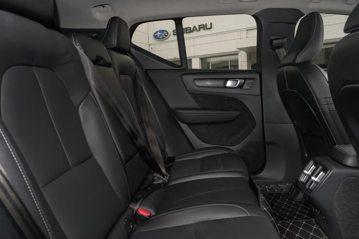 2022 Volvo XC40 Ultimate B5 Dark