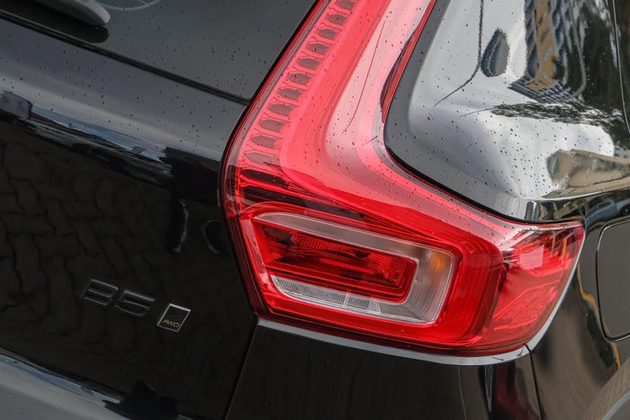 2022 Volvo XC40 Ultimate B5 Dark