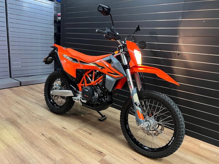 2023 KTM 690 ENDURO R Orange