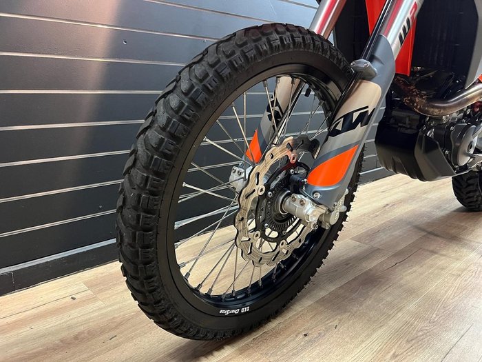 2023 KTM 690 ENDURO R Orange