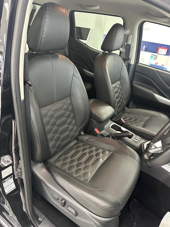2024 Nissan Navara ST-X D23 MY24 4x2 Black Star