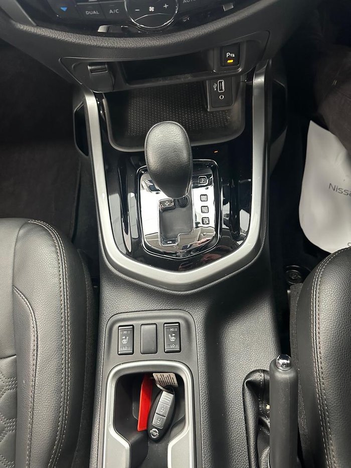 2024 Nissan Navara ST-X D23 MY24 4x2 Black Star