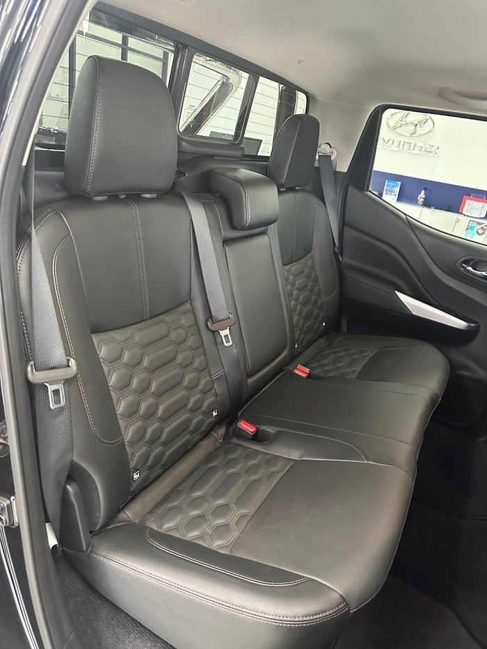 2024 Nissan Navara ST-X D23 MY24 4x2 Black Star