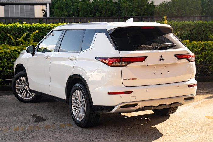 2024 Mitsubishi Outlander LS