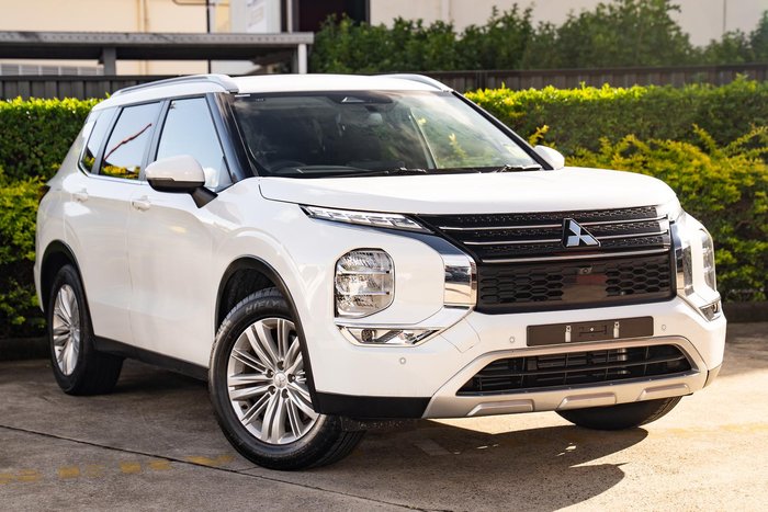 2024 Mitsubishi Outlander LS