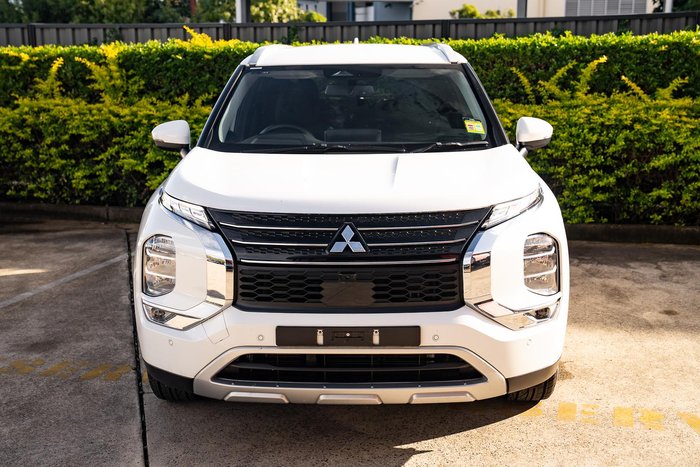 2024 Mitsubishi Outlander LS