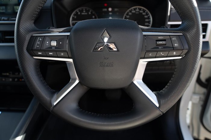 2024 Mitsubishi Outlander LS