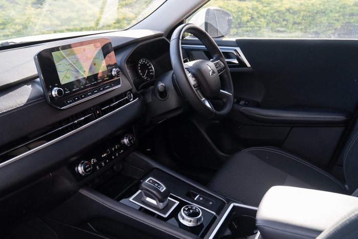 2024 Mitsubishi Outlander LS