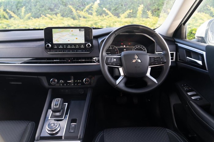 2024 Mitsubishi Outlander LS