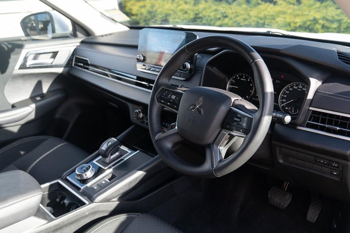 2024 Mitsubishi Outlander LS