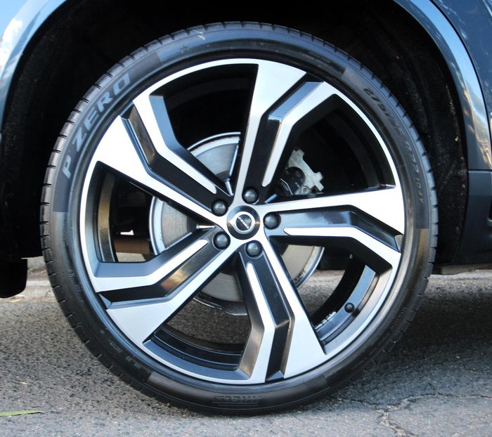 2021 Volvo XC90 T6 R-Design