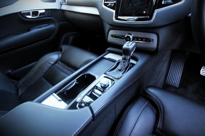 2021 Volvo XC90 T6 R-Design