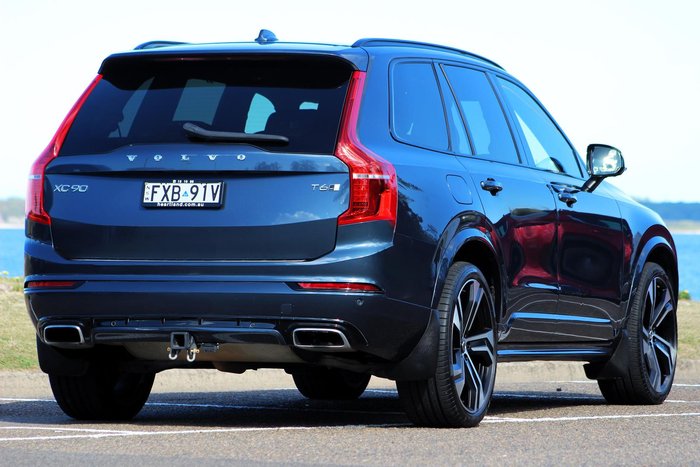 2021 Volvo XC90 T6 R-Design